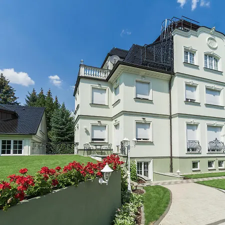 Am Waldschloesschen بيت ضيافة