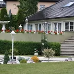 Am Waldschloesschen 3*