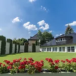 Am Waldschloesschen 3*