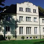 Am Waldschloesschen 3*