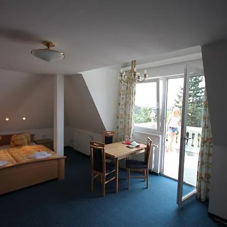 Am Waldschloesschen 3*