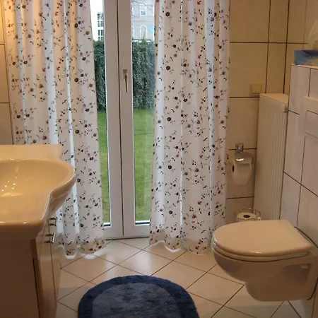 Am Waldschloesschen 3*