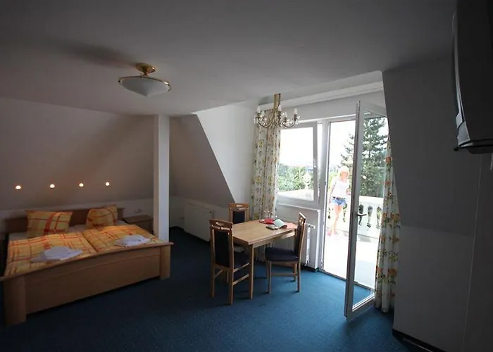 Am Waldschloesschen 3*