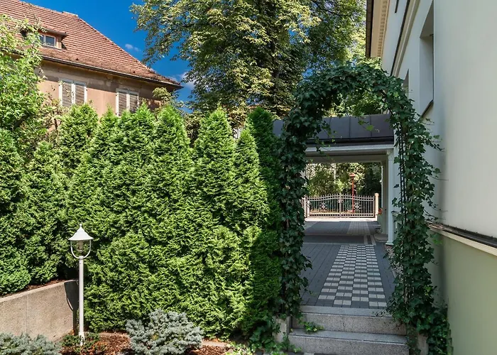 Am Waldschloesschen 3*