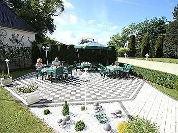Am Waldschlösschen 2*