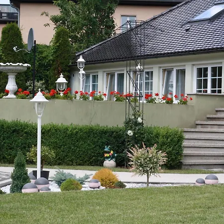 Am Waldschlösschen 2*