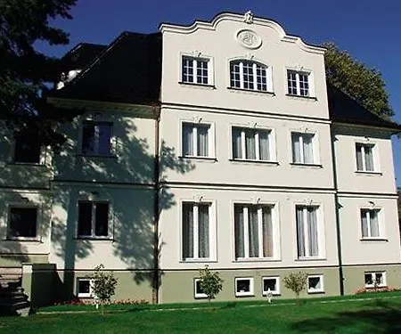 Am Waldschlösschen 2*