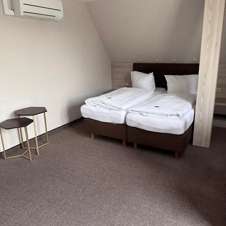 Am Waldschloesschen 3*